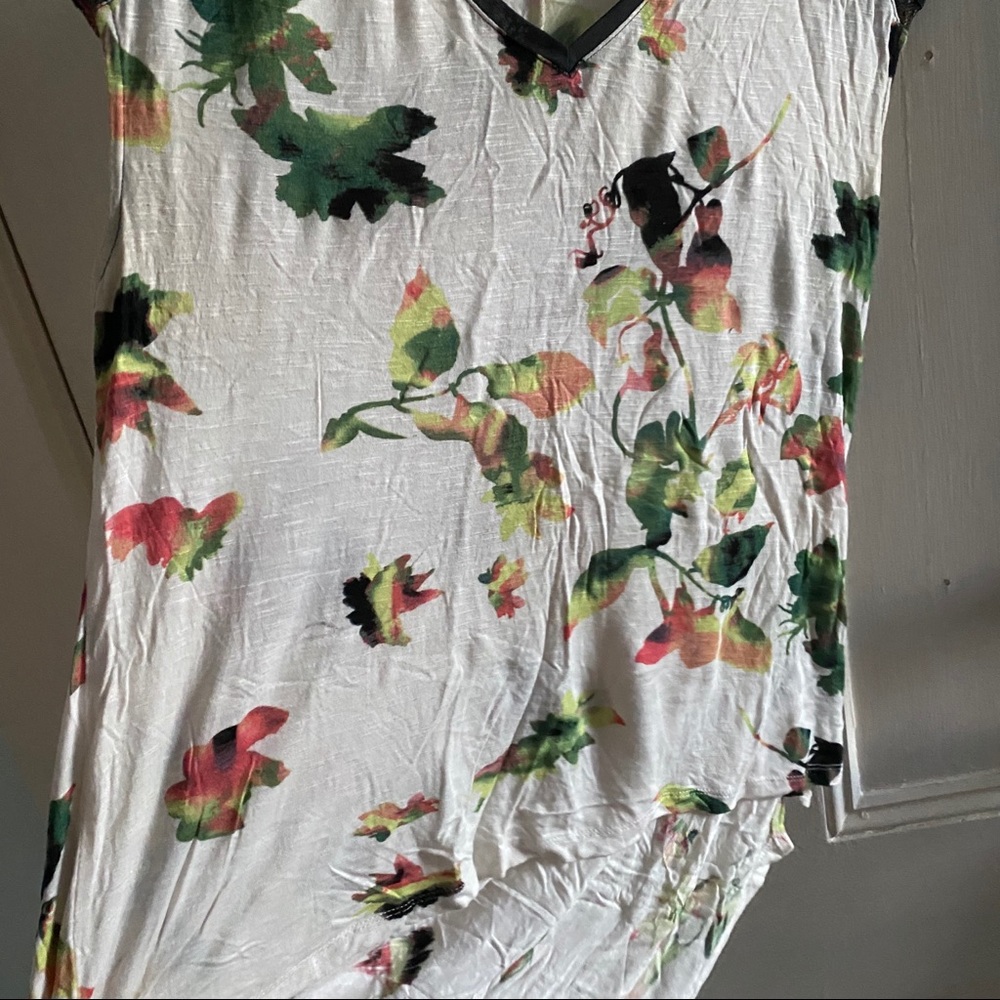 Vera Wang Floral Top - Picture 10 of 12